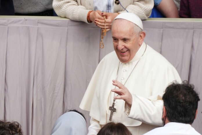 Papa “Salario universale e riduzione dell’orario per superare la crisi”
