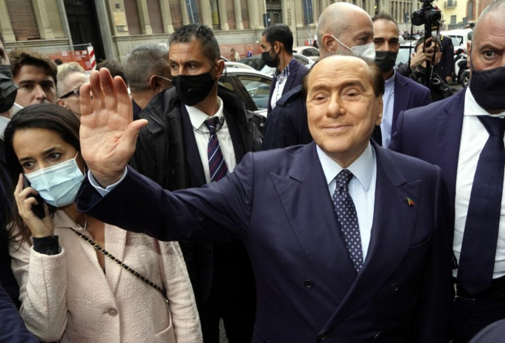 Quirinale, Berlusconi rinuncia “Serve unità, Draghi resti premier”