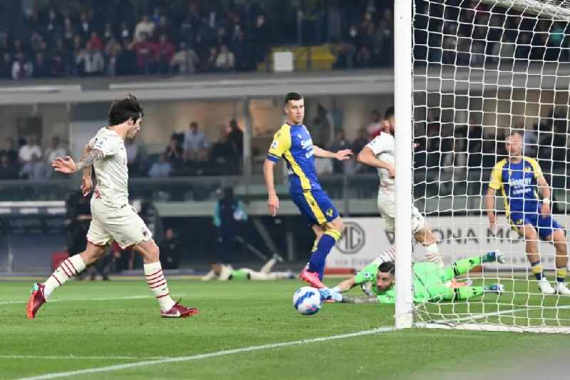 Il Milan espugna Verona e torna a +2 sull’Inter