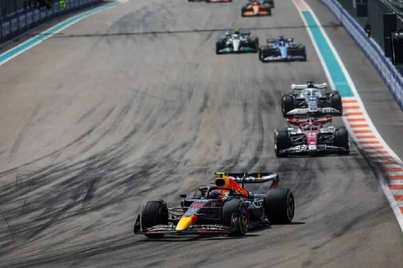 Gp Miami, vince Verstappen su Leclerc e Sainz