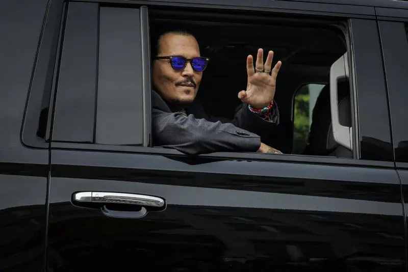 Depp diffamato da ex moglie che dovrà pagare 15 milioni di dollari