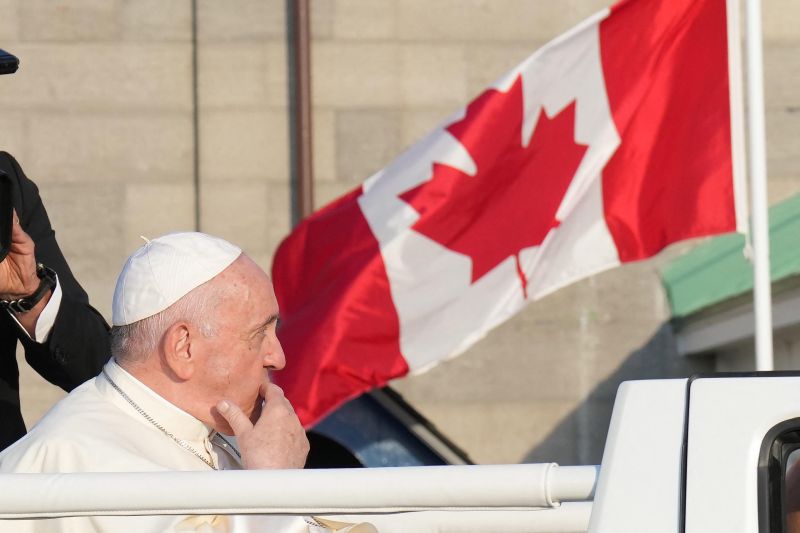 Il Papa rientra dal Canada “Avanti verso riconciliazione e verità”
