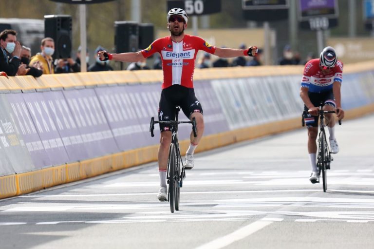 Asgreen trionfa al Giro delle Fiandre, battuto Van der Poel
