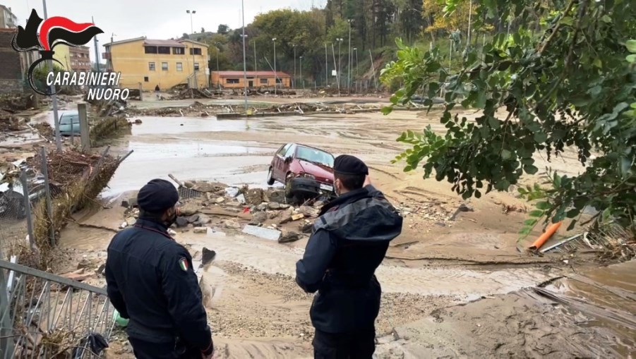 immagini carabinieri di bitti dopo l'alluvione del 28 novembre