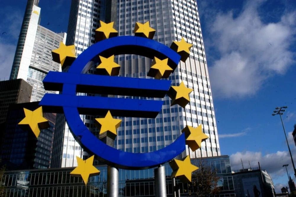 Bce “In Eurozona possibile recessione ma lieve”