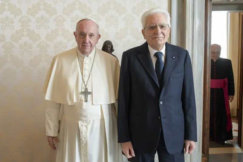 Mattarella “Il Papa riferimento per la pace”