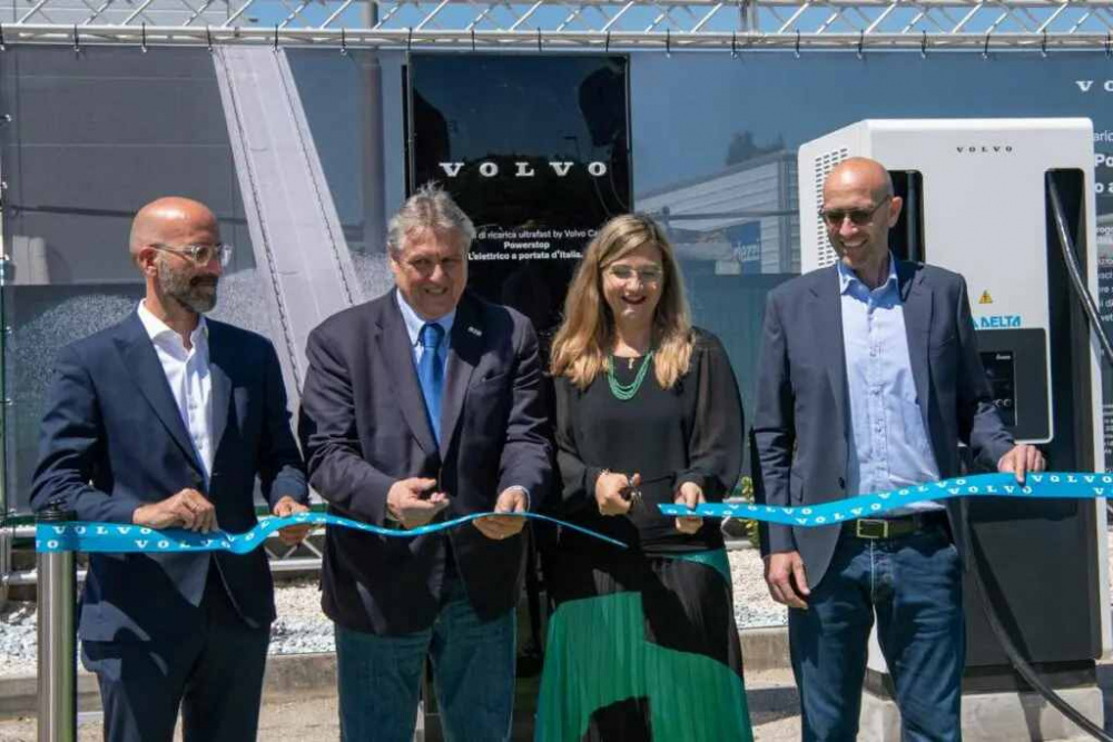 Volvo, inaugurata la prima stazione di ricarica veloce nelle Marche