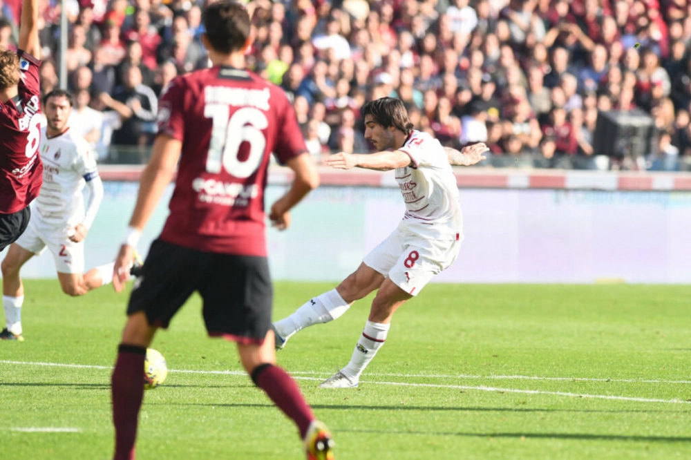 Il Milan vince 2-1 a Salerno con i gol di Leao e Tonali