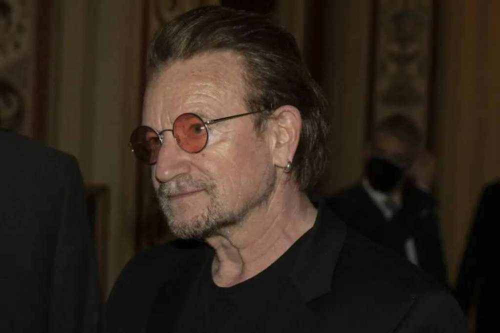 Bono suona a sorpresa nella metropolitana di Kiev