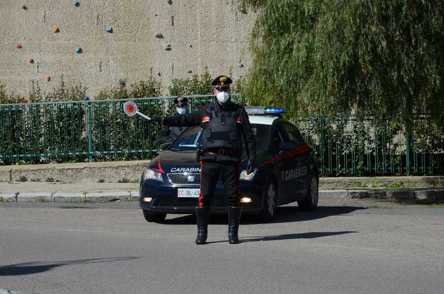 Foto Carabinieri posto di blocco