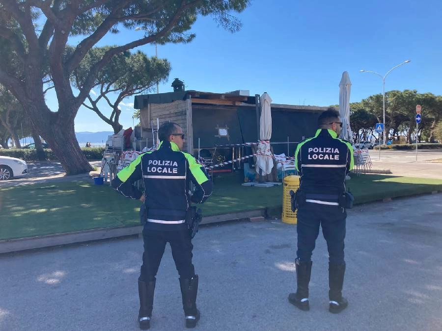 Cagliari. Licenza decaduta e mai rinnovata, sanzione e sgombero per l' autobar in Piazza dei Centomila
