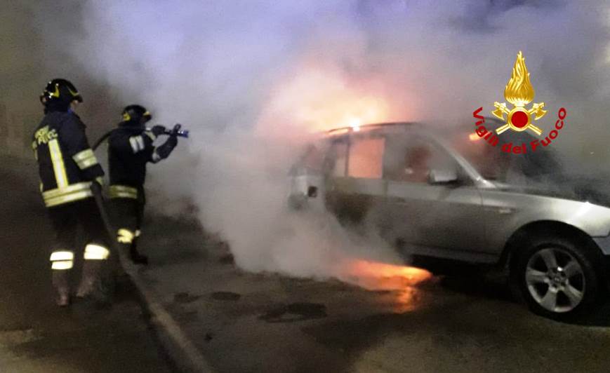 auto in fiamme a sestu 