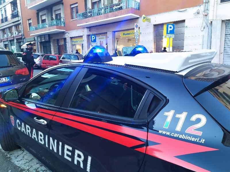 UTA: I Carabinieri arrestano una persona per rapina a mano armata.