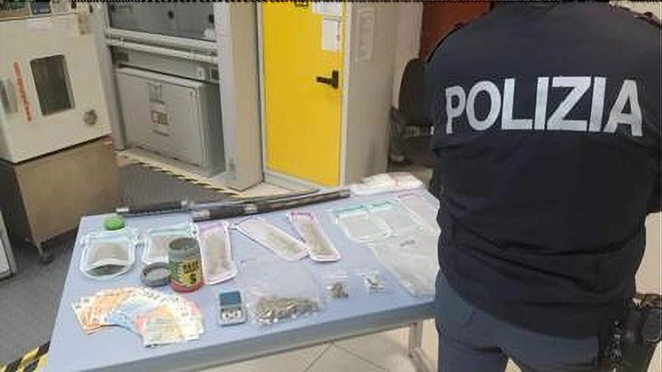 Cagliari: Controlli della Polizia di Stato nel aree della movida. Arrestato per spaccio un 27enne
