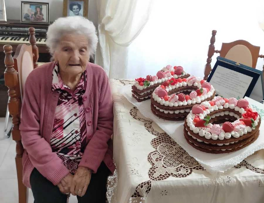 Nonna Demetria Pinna compie 100 anni: gli auguri del sindaco Pietro Morittu e dell’ Amministrazione comunale di Carbonia