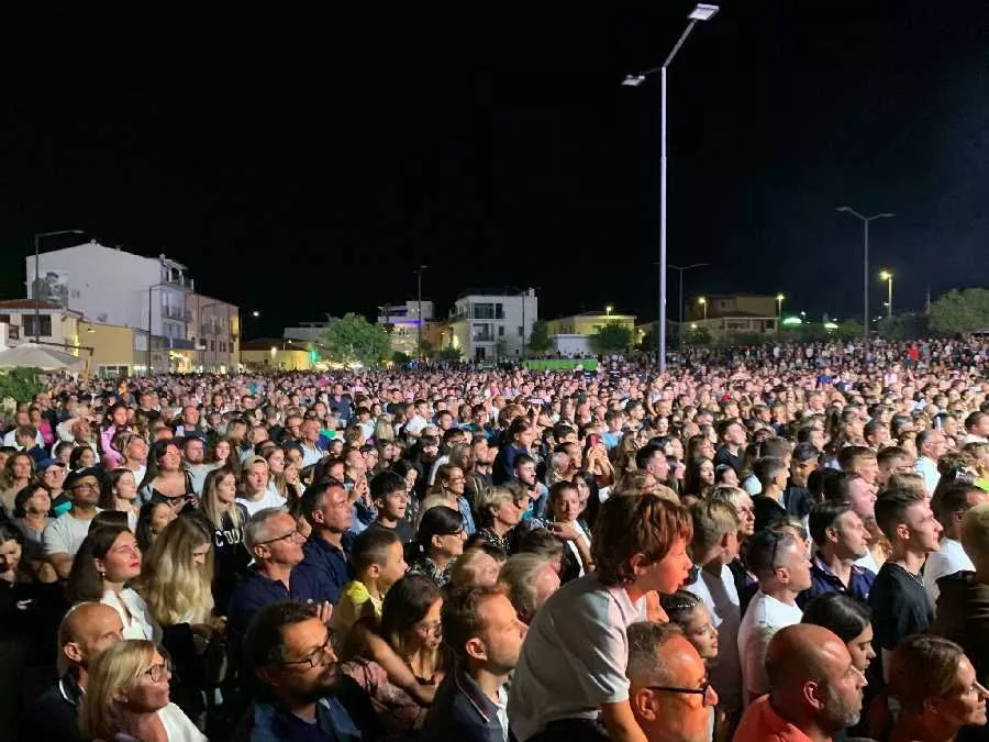 Festival Risate Sonore, successo di pubblico per Elettra Lamborghini a Golfo Aranci