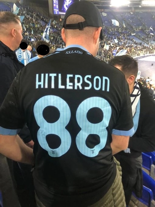 Roma. Identificato il tifoso che ha indossato la maglia Hitlerson 88 durante il derby Roma Lazio