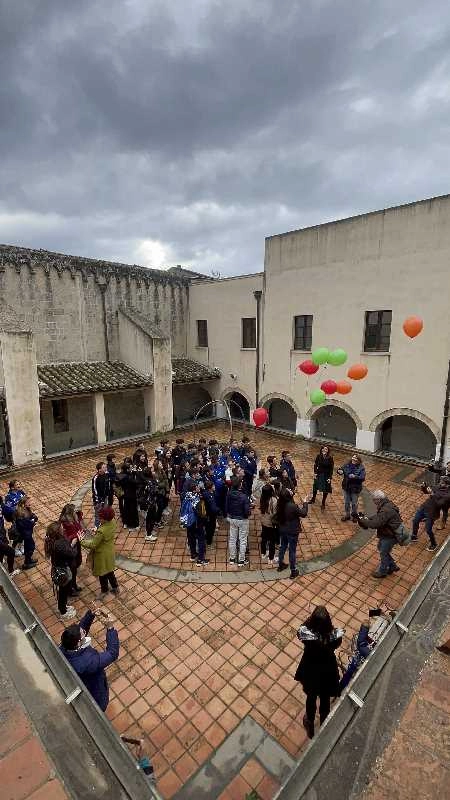 Il lancio dei palloncini all'Ex Convento a quartu sant'elena contro la pena di morte