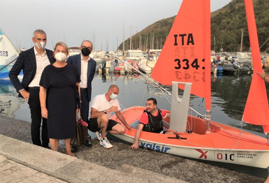 Presentato a Marina Piccola il progetto Ingegnamoci, il varo della barca biposto della classe paralimpica Hansa 303