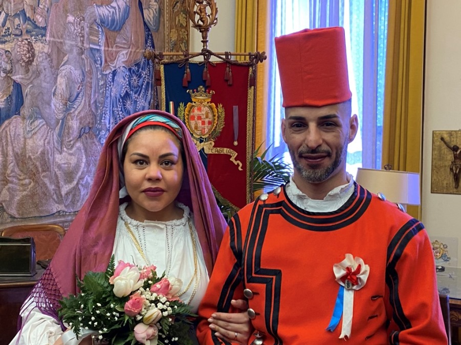 matrimonio Isvett Barrera Herrera con Vincenzo Scanu, componente dell'Associazione Religiosa dei Miliziani di Sant'Efisio di Cagliari.