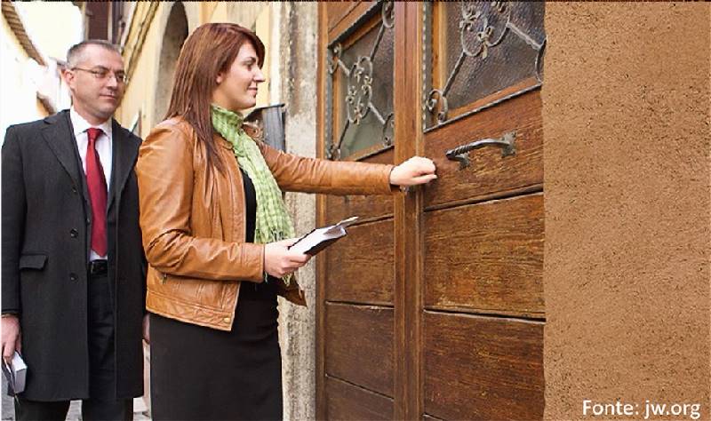 I testimoni di Geova della Sardegna riprendono l'evangelizzazione porta a porta dopo 30 mesi di stop
