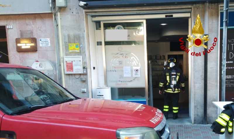 Cagliari. Principio di incendio in farmacia, intervento dei vigili del fuoco