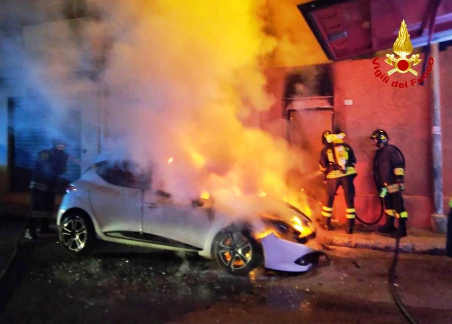 incendio di auto a quartu sant'elena