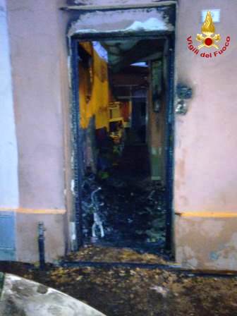 casa devastata da incendio di auto a quartu sant'elena 