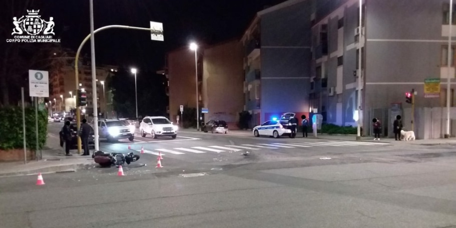 Cagliari. Auto contro moto. 37enne alla guida della sua Vespa finisce all'ospedale