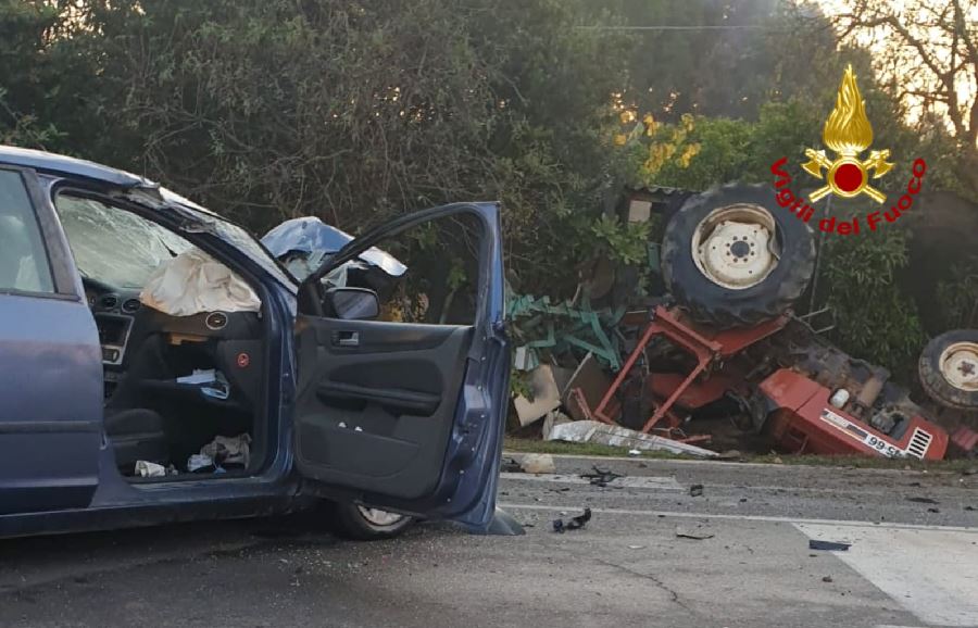 Serramanna. Un'autovettura è un trattore agricolo sono rimasti coinvolti in uno scontro.