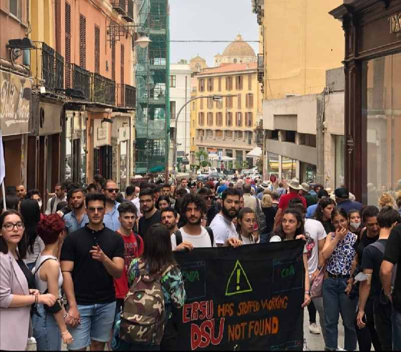 Manifestazione studenti universitari a Cagliari