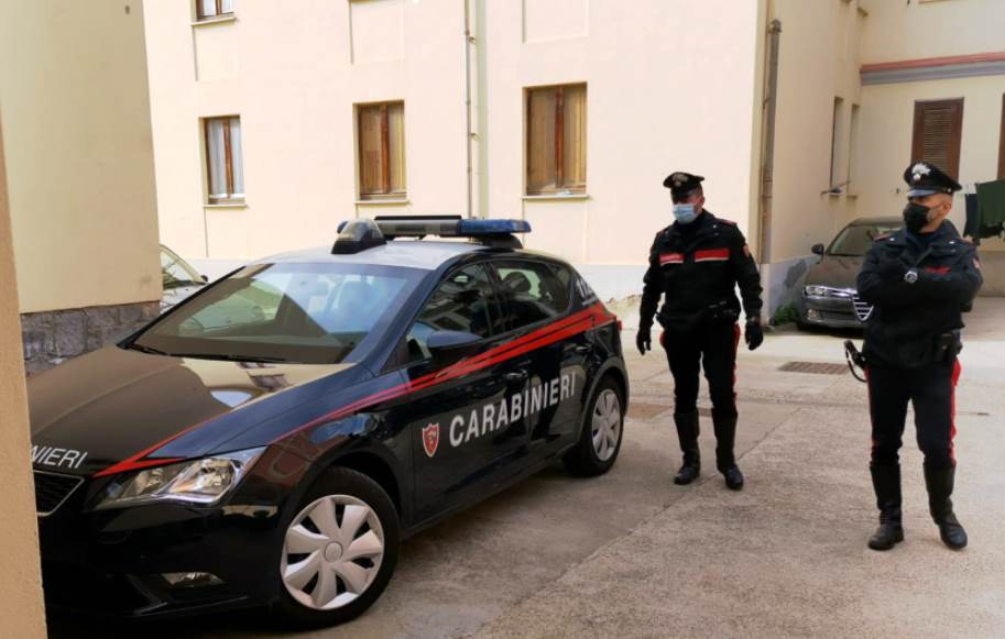 immagine carabinieri arresto per droga a guspini