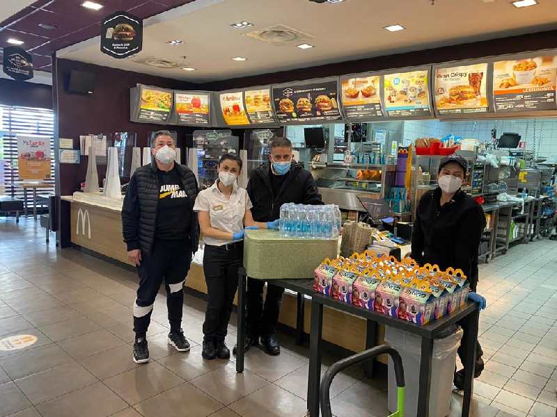 A Cagliari McDonald’s e Fondazione Ronald McDonald donano 100 pasti caldi a settimana, insieme a Banco Alimentare della Sardegna