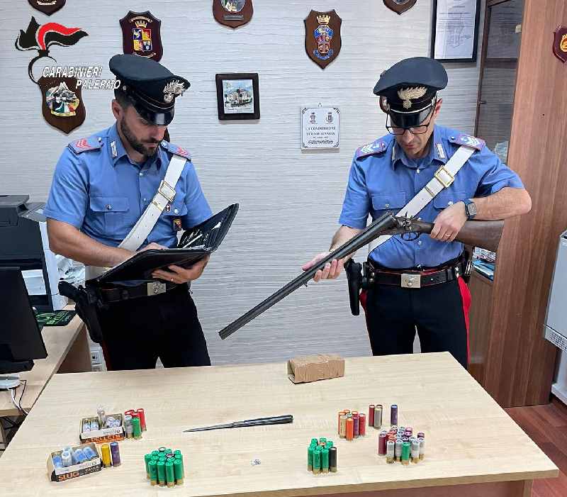 Nasconde in casa un fucile con matricola abrasa e munizionamento, scoperto e arrestato dai carabinieri