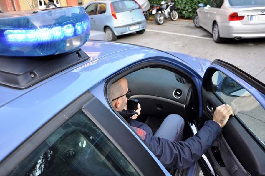 Torino: tenta di rapinare un giovane introducendosi a bordo della sua auto. Arrestato un nigeriano di 25 anni