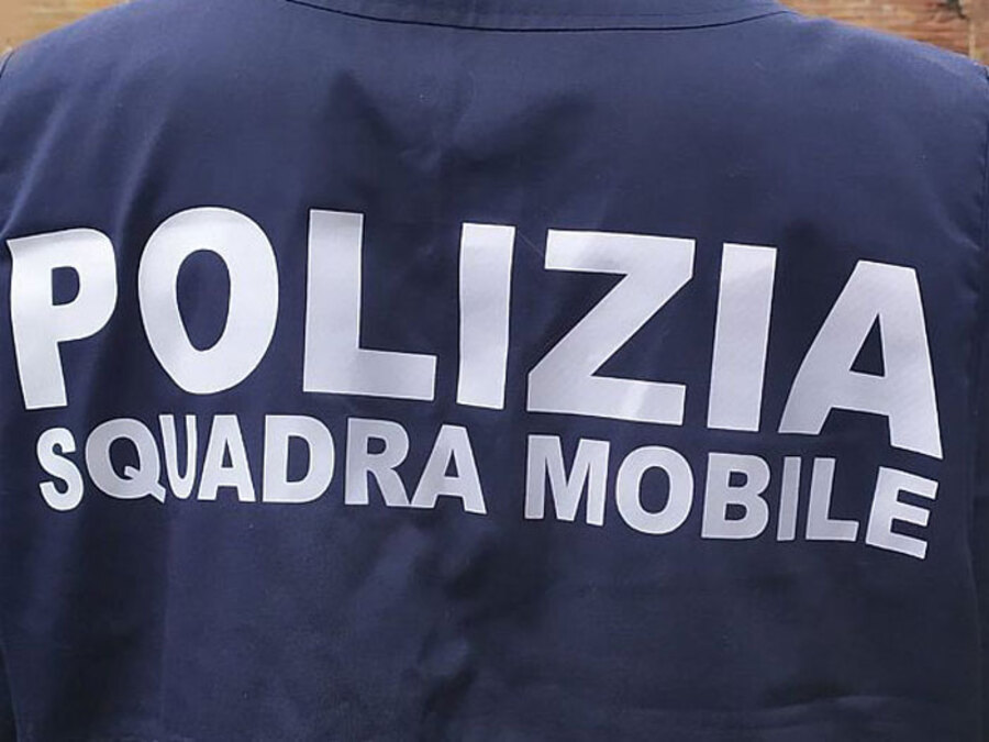 Cagliari. Rapina per pochi euro, ma i poliziotti bloccano la sua fuga e lo arrestano