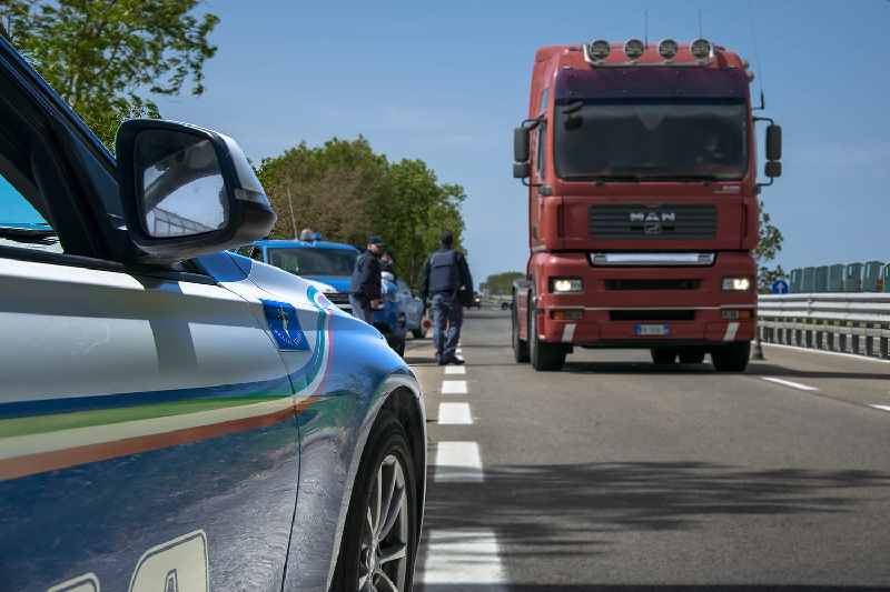 Polizia Stradale TORNA LA CAMPAGNA ROADPOL “TRUCK & BUS”