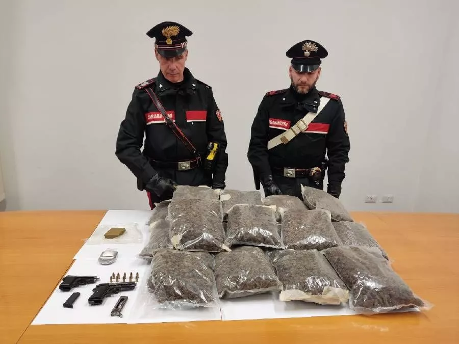 Arrestati due uomini a Suni e Tresnuraghes per detenzione di armi e droga