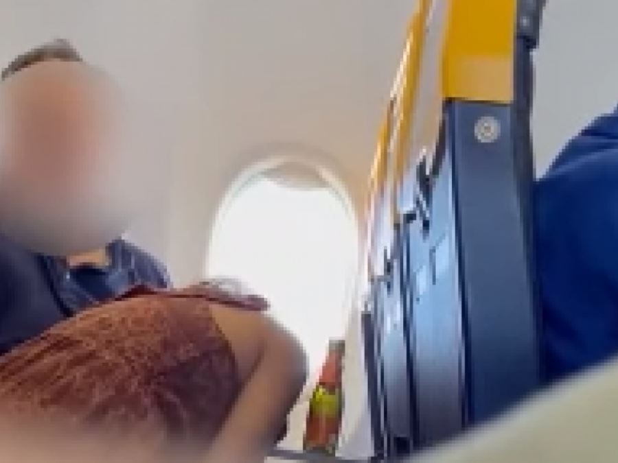 Due passeggeri fanno sesso sul volo Ryanair