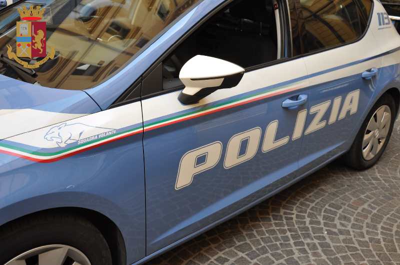 Cagliari: ruba cellulare e scappa ma viene localizzato dalla proprietaria. straniero denunciato dalla Polizia di Stato