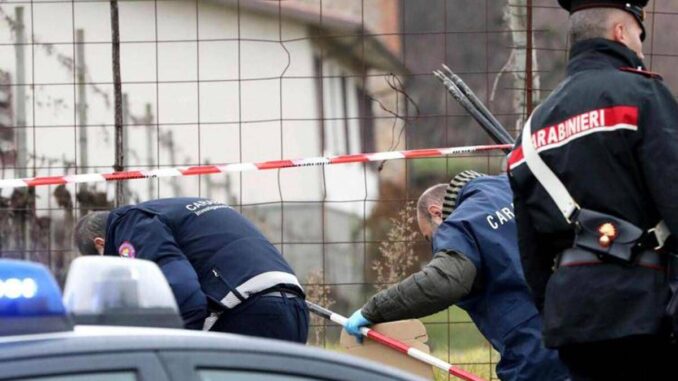 Accoltellata e uccisa a Tolentino in un parco, l’assassino sarebbe l’ex marito