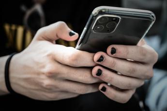 Smartphone e minori: dal 21 novembre in vigore Parental control system, ecco come funziona 1 Smartphone e minori dal 21 novembre in vigore Parental control system ecco come funziona