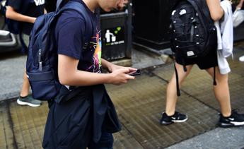 Scuola e stop cellulare in classe, esperto: “A 8-10 anni già tecnostressati”
