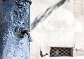 Con il caldo rischio coliche renali lurologo Ogni bicchiere dacqua lo riduce fino al 13