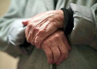 Firenze anziani morti intossicati in casa di riposo si indaga per omicidio colposo