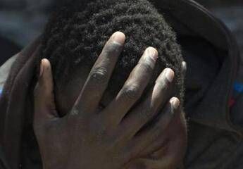 Migranti, Alarm Phone: “200 persone in pericolo nel Mediterraneo centrale”