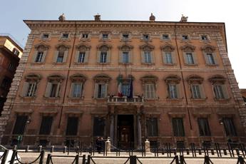 Manovra 2024 al rush finale. “Medici in pensione a 72 anni”, pronto testo del governo