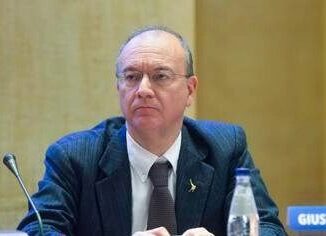 Scuola Valditara Arresto per chi picchia i prof. Educazione sessuale Solo con ok genitori