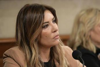 Selvaggia Lucarelli vince in tribunale, condannato Luigi Favoloso