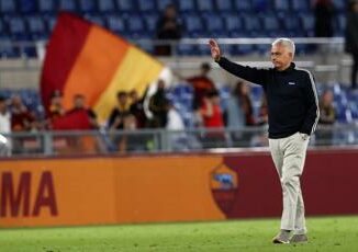 Mourinho esonero spiazza il tifo in Parlamento Roma ci metta la faccia